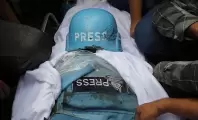إصابة 3 صحفيين باستهداف إسرائيلي في مخيم النصيرات 