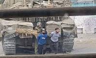 ضباط وجنود بجيش الاحتلال يعترفون باستخدام الفلسطينيين دروعًا بشريًا