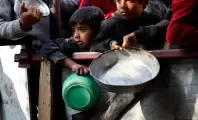مغردون من غزة: ساعات تفصلنا عن موتٍ جماعي جوعًا وسط صمت “العالم الحقير”