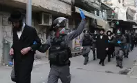 بعد اعتقال متهربين من الخدمة العسكرية.. حاخام بارز يحذر من "حرب ضد الدولة"