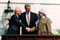 Bill_Clinton,_Yitzhak_Rabin,_Yasser_Arafat_at_the_White_House_1993-09-13