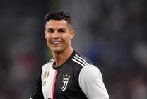 99-143500-cristiano-ronaldo-mustache_700x400