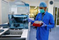 2020-12-16T092246Z_77333719_RC29OK906T7F_RTRMADP_3_HEALTH-CORONAVIRUS-INDONESIA