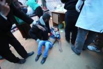 طفل فلسطيني مصاب برصاص الاحتلال خلال مواجهات غزة- (ا ف ب)