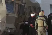 اقتحامات واعتقالات بالضفة: الاحتلال يعتدي على نساء وأطفال 