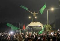 استطلاع من رام الله: الفلسطينيون يسحبون الشرعية من القيادة الرسمية ويمنحونها للمقاومة