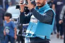 الاحتلال يغتال الصحفي حسن إصليح داخل مستشفى ناصر ويستأنف قصفه لغزة
