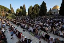 80 ألف فلسطيني يؤدون صلاة العيد في المسجد الأقصى