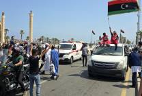قافلة الصمود عالقة قرب مصراتة بعد منع عبورها الحدود المصرية واحتجاز 11 من أعضائها