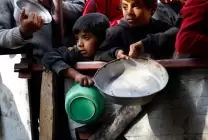 مغردون من غزة: ساعات تفصلنا عن موتٍ جماعي جوعًا وسط صمت “العالم الحقير”