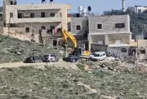 الاحتلال يهدم منزلًا في سلواد ويعتقل فلسطينيين بالضفة 