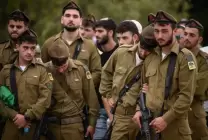 ضباط إسرائيليون يبحثون عبر "واتساب" عن جنود احتياط 