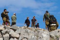 مستوطنون يواصلون اعتداءاتهم