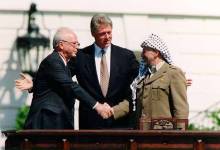 Bill_Clinton,_Yitzhak_Rabin,_Yasser_Arafat_at_the_White_House_1993-09-13