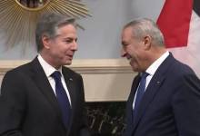 شعب يُباد في غزة وسلطته تضحك مع أمريكا .. انتقادات واسعة لاجتماع ثلاثي السلطة مع بلينكن