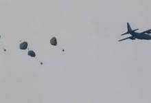 استشهاد ممرض إثر سقوط صندوق مساعدات خلال إنزال جوي وسط قطاع غزة