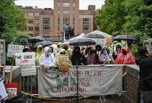 جامعة كاليفورنيا تسلّم إدارة ترامب معلومات عن 160 طالبًا وأكاديميًا مناصرًا لفلسطين 