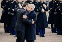 عباس وماكرون خلال لقائهما