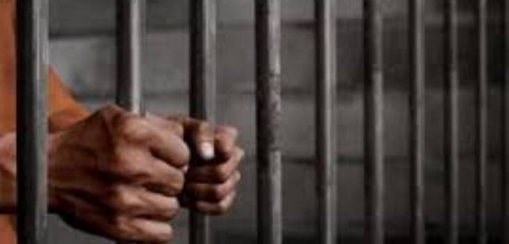 أفادت هيئة شؤون الأسرى والمحررين، مساء اليوم الخميس، بأن إدارة سجون الاحتلال الإسرائيلي، نقلت أول من أمس الأسير إسماعيل علي المضرب عن الطعام منذ 37 يوما على التوالي ضد اعتقاله الإداري، من عزل النقب الى عزل سجن ايلا.