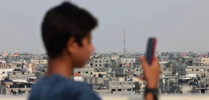 الاحتلال يقطع الاتصالات في غزة: طواقم الإنقاذ مشلولة