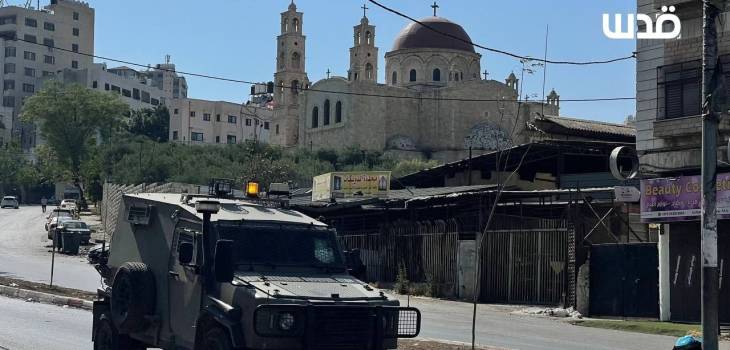 الاحتلال يعتقل العشرات الفلسطينيين ويهدم منزل شهيد 
