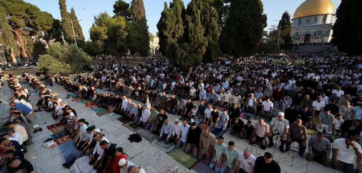 80 ألف فلسطيني يؤدون صلاة العيد في المسجد الأقصى