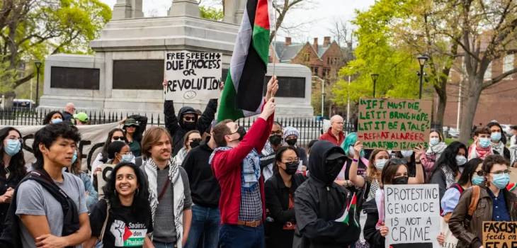 demonstrators-gather-cambridge-common-protest-103318670