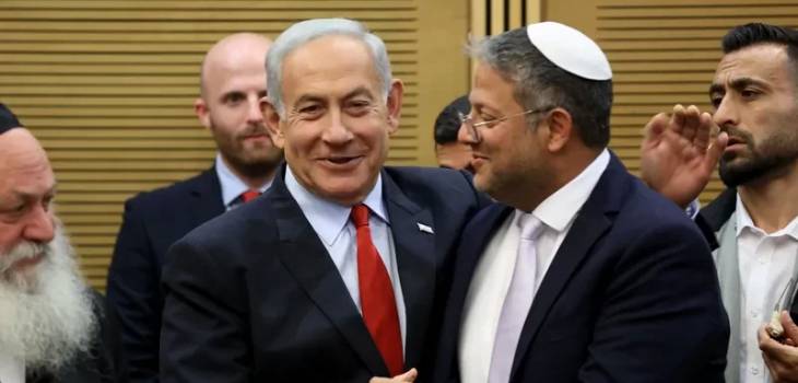 صحيفة عبرية: نتنياهو يتعهّد بتهجير آلاف الفلسطينيين من غزة لإرضاء بن غفير