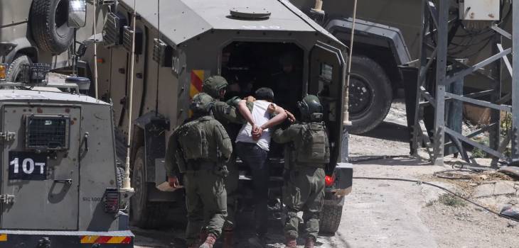 وفاة مسن بنوبة قلبية بعد اقتحام الاحتلال منزله في نور شمس وحملة اعتقالات بالضفة