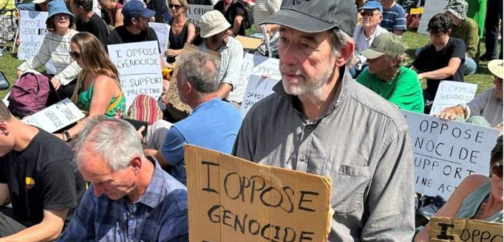 مستشار بريطاني سابق: اعتقلت بسبب دعم "فلسطين أكشن" ومعارضة إبادة غزة وهذا شرف 