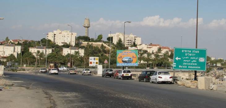 المستوطنون يقتحمون الأقصى وحماس تحذر من "شارع السيادة" الذي يستهدف المقدسيين 