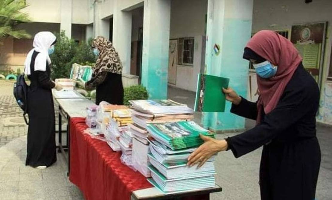 توزيع كتب الثانوية2