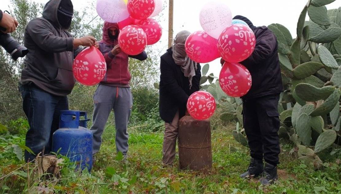 79-220506-balloon-gaza-settlements-3