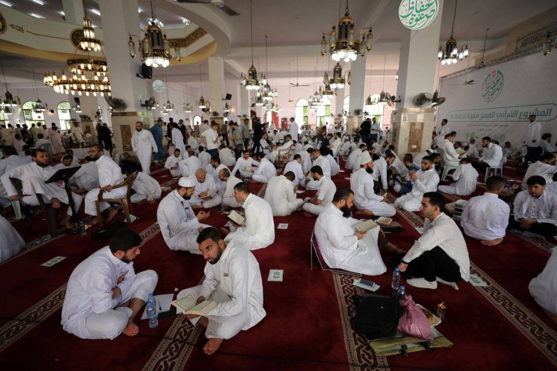 صور | 1471 حافظًا وحافظة يسردون القرآن الكريم في جلسة واحدة في غزة