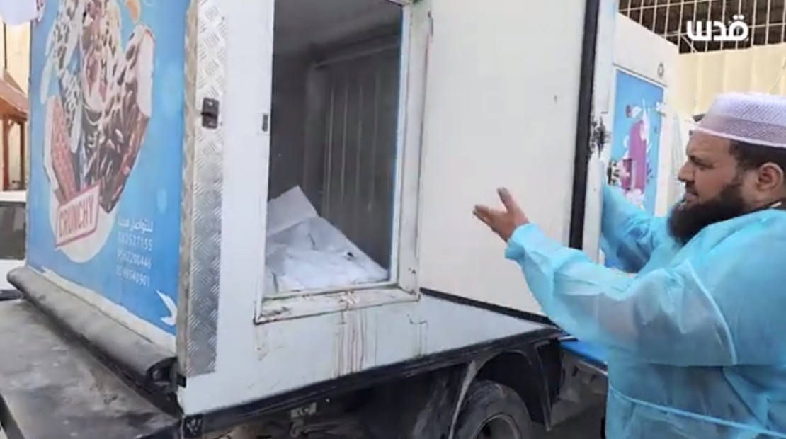 فيديو| لم تعد ثلاجات الموتى تكفي فاستعانوا بثلاجات التبريد 
