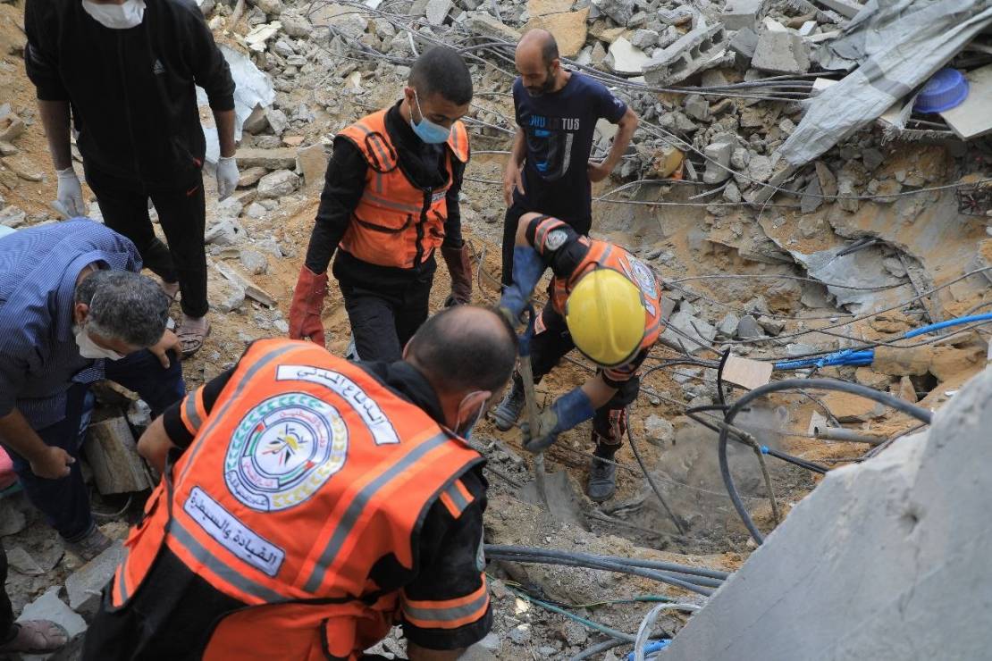  الدفاع المدني بغزة: فوجئنا بحجم الدمار والجثث بعد عودة الاتصالات
