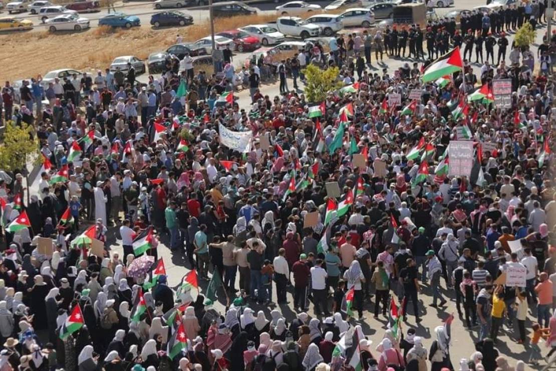 فيديو| عشرات الآلاف ينفرون نحو فلسطين .. الشعوب تلبي نداء المقاومة
