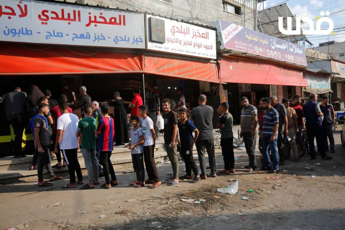 الإعلام الحكومي: الإحتلال يتعمد قصف الفلسطينيين خلال شرائهم من المخابز
