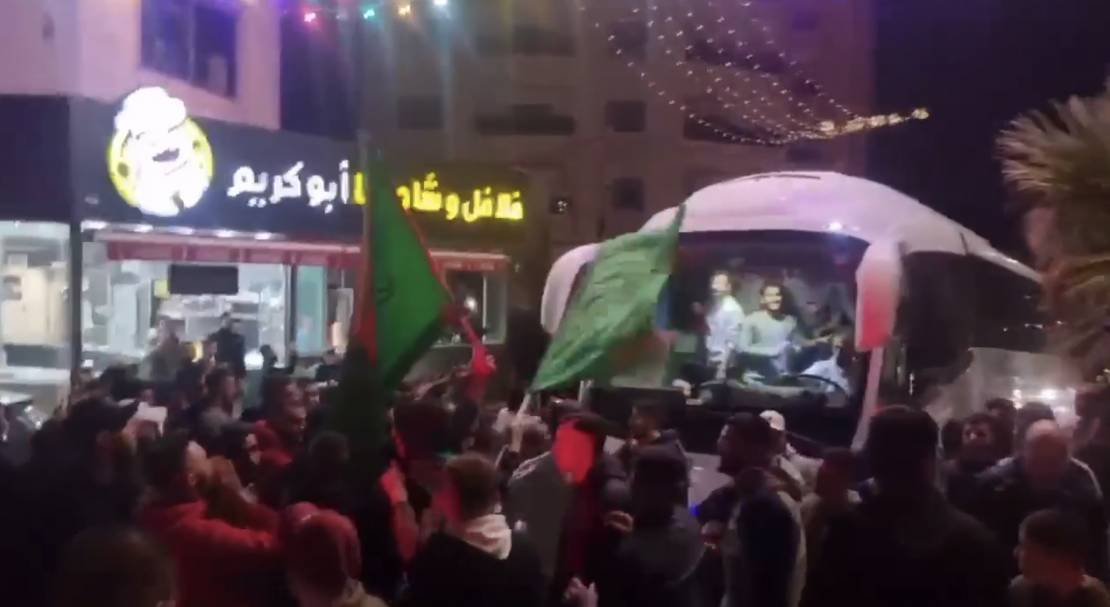 الفوج الثاني من الصفقة: كتائب القسام تحرر 39 من الأسيرات والأشبال 