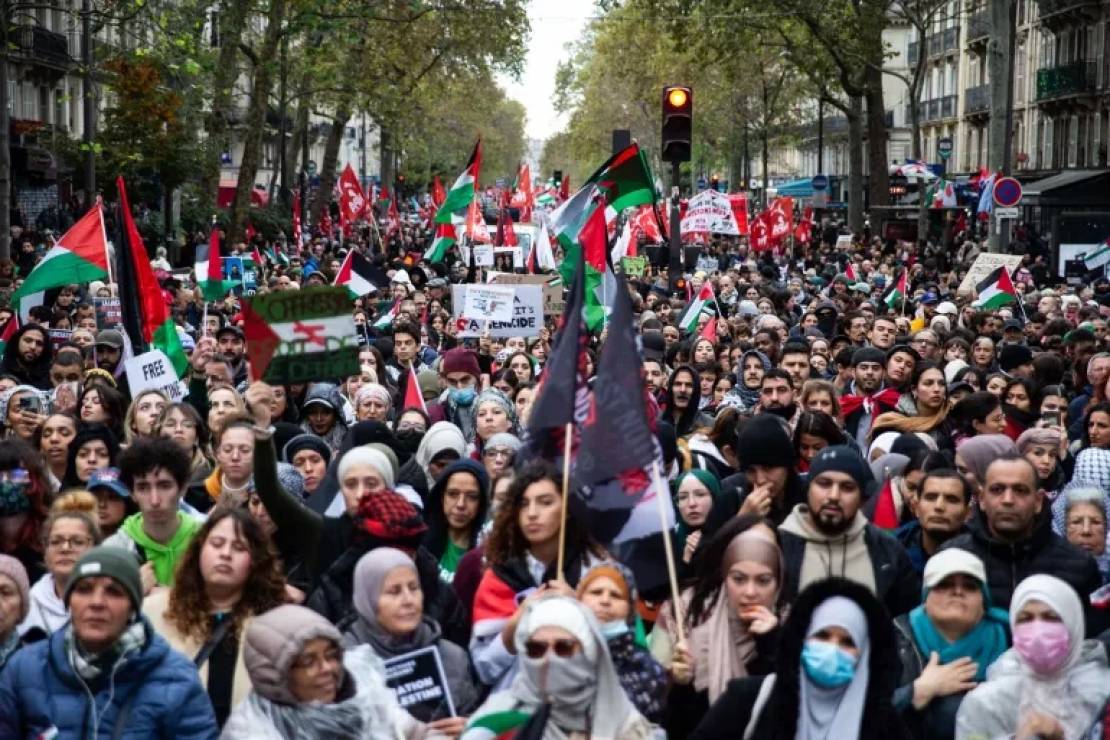 "لا تصدقوا الحكومات": أمريكيون وأوروبيون يخرجون في طوفان شعبي رفضًا للعدوان 