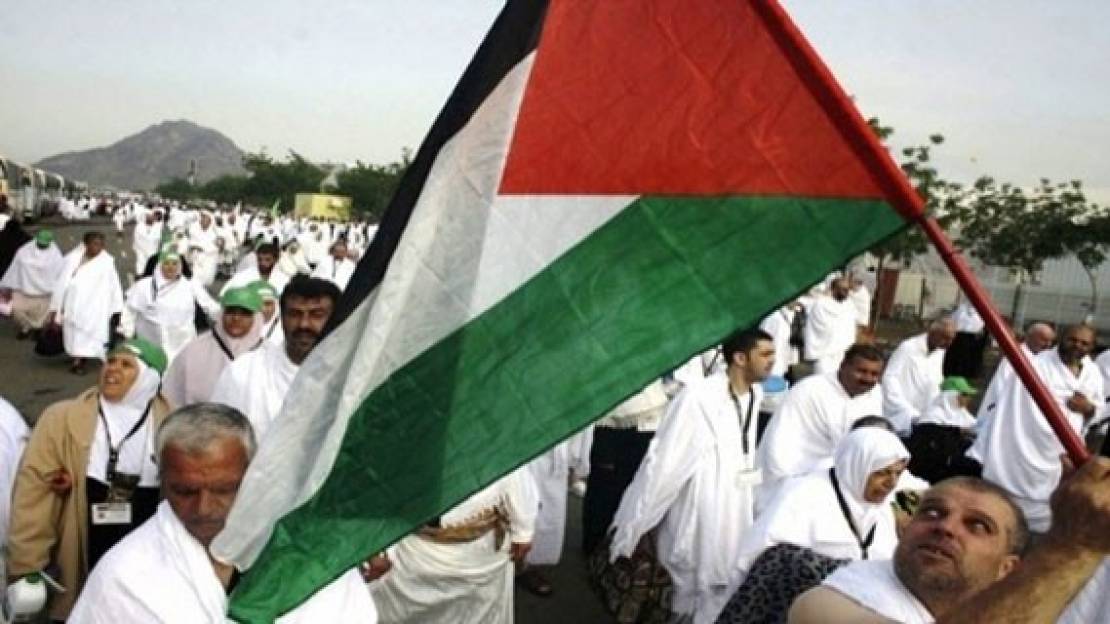 من قلب مكة.. السلطات السعودية تعتقل معتمرًا دعا لغزة وآخر ارتدى الكوفية