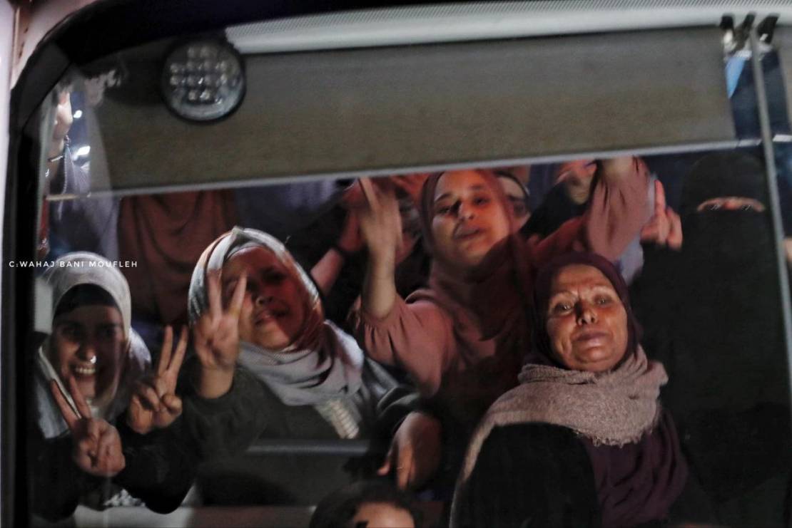 في مظاهر وفاء لغزة .. المقاومة تحرر 39 من الأسيرات والأطفال من سجون الاحتلال