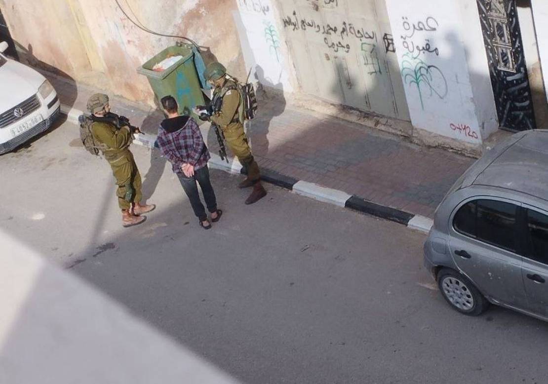 اعتقال 40 فلسطينيًا في الضفة المحتلة
