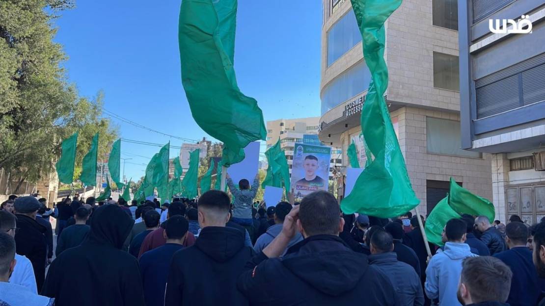 فيديو وصور| آلاف الفلسطينيين يحيون ذكرى انطلاقة "حماس" بالضفة في مسيرات نصرة غزة