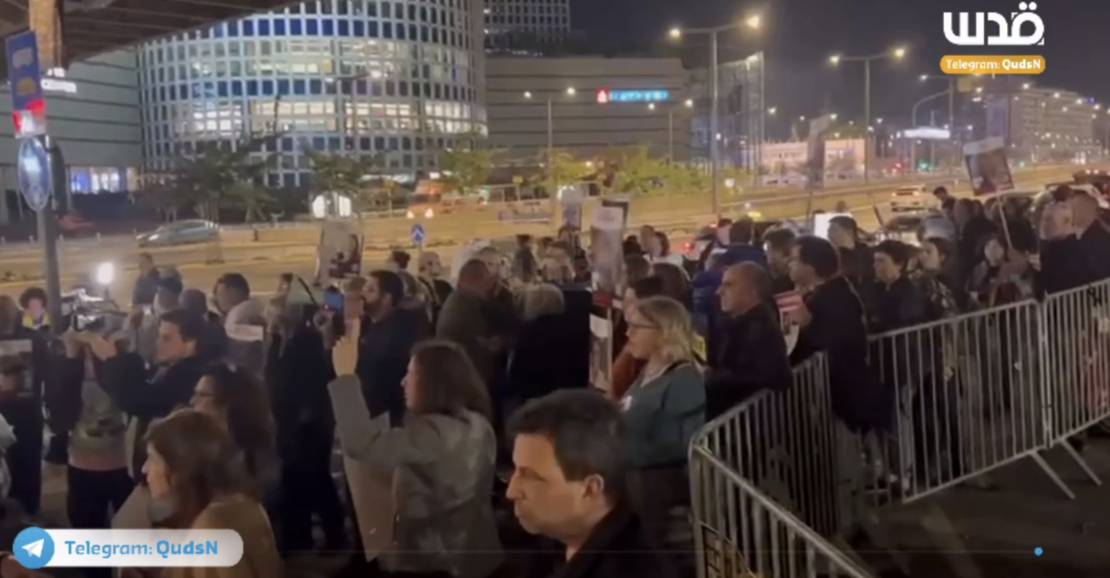 "لا نريد توابيت نريد صفقة".. عائلات الأسرى الإسرائيليين في غزة غاضبة