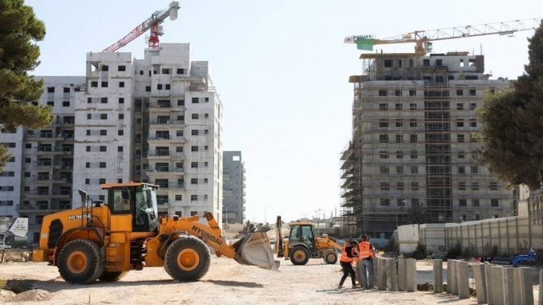 الاحتلال يسعى لاستقدام 70 الف عاملٍ أجنبي لإنقاذ قطاع البناء