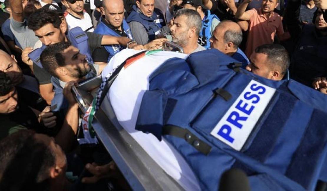 بعد ارتقاء صحفِيَيْن .. ارتفاع شهداء الصحافة إلى 122 في قطاع غزة