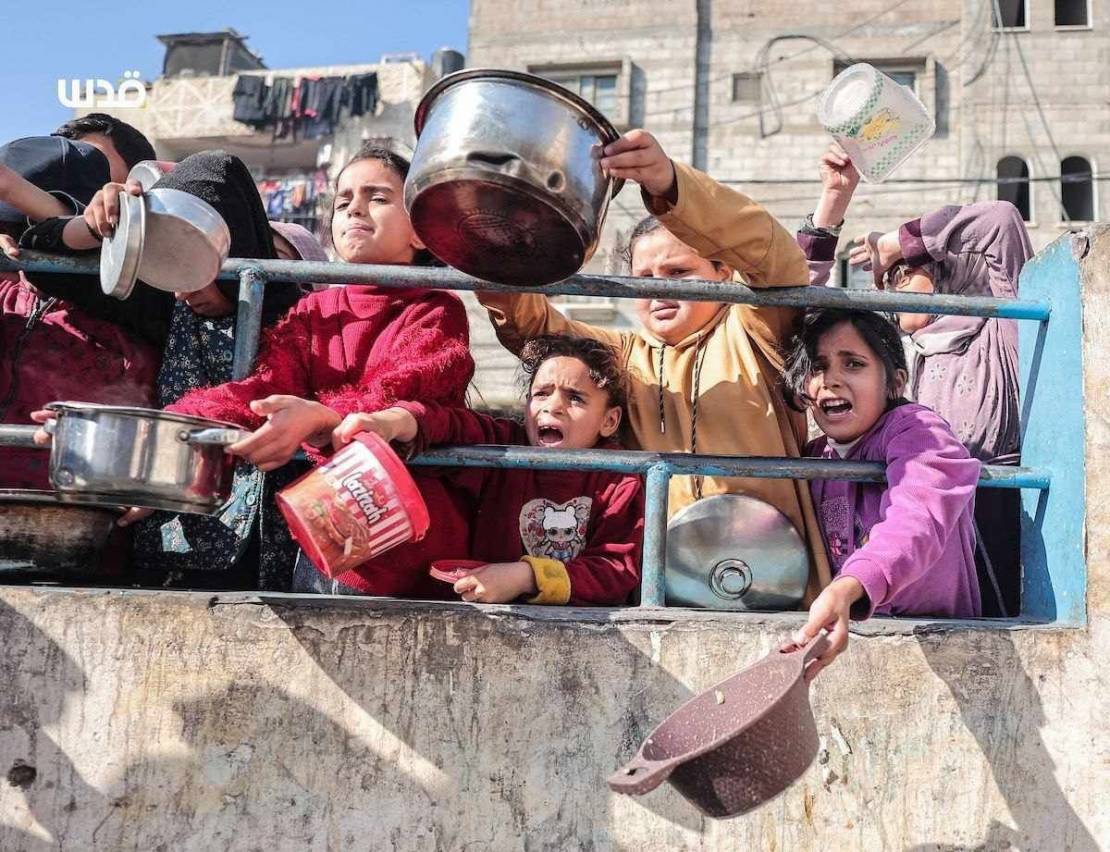 "بدؤوا بطحن أعلاف الحيوانات بدل القمح" .. 400 ألف فلسطيني في محافظة شمال غزة أمام مجاعة حقيقية 