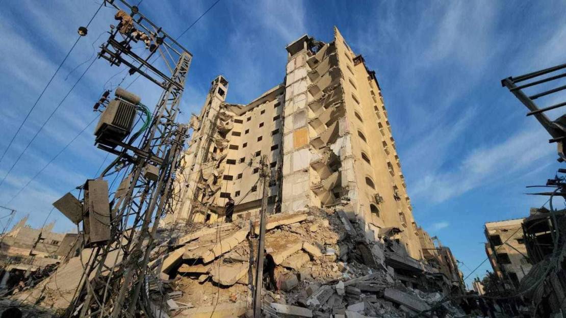 155 من حرب الإبادة: الاحتلال يستهدف برجًا سكنيًا في رفح وشهادة مروعة من مدينة حمد بخانونيس