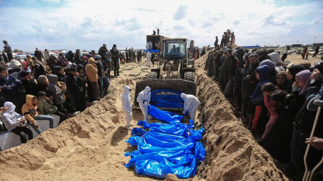 خمس مجازر في غزة .. الدفاع المدني يحذر من تحلل جثامين الشهداء تحت الركام 